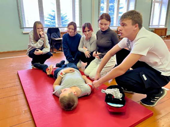 Первые готовы помогать