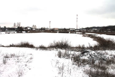 И лавочки на берегу