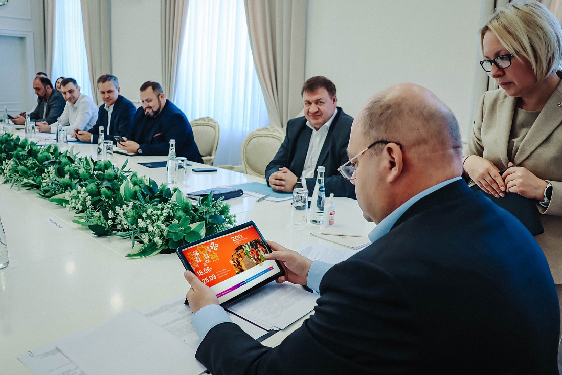 Алексей Смирнов протестировал новую цифровую платформу Коренской ярмарки